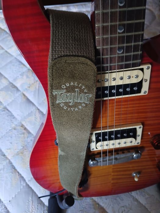 Guitarra PRS SE Custom+ amplificador Line 6  30 Watts