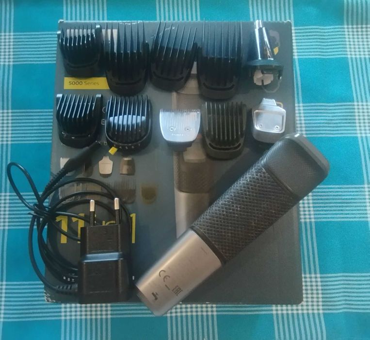 Máquina Philips Série 5000 Modelo MG5730 (Para peças)