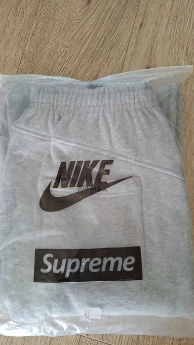 Spodnie Nike Supreme