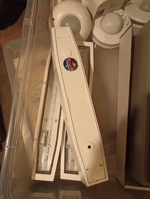 Oprawy awaryjne, czujniki zbliżeniowe