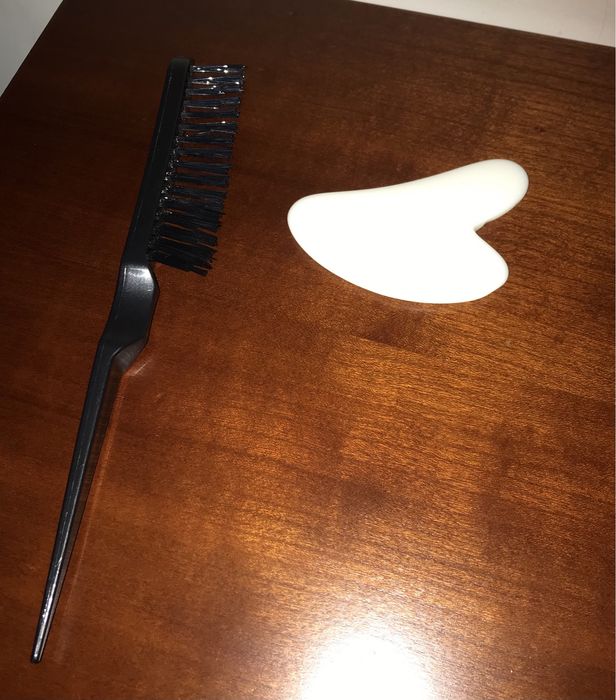 Kit de beleza e cuidados: escova facial, escova de baby hairs, gua sha