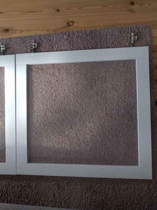 Witryna SINDVIK - ikea
 Białe