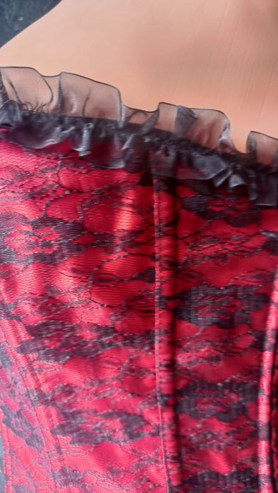 Gorset Czerwono-Czarny Koronka Vaacodor 2XL - wiązany , zamekk .