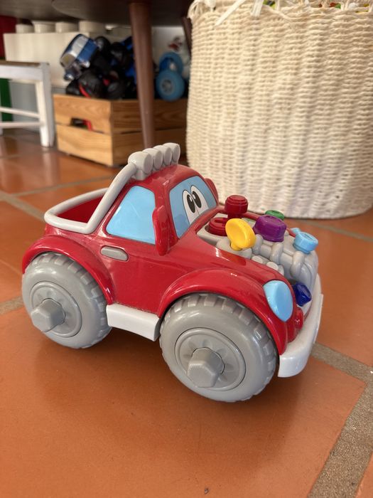 Carro Chicco bebe. Com som