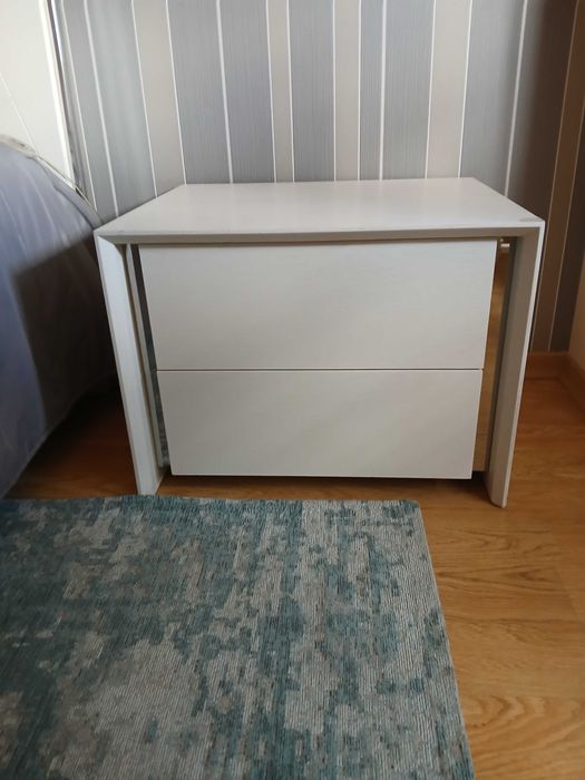 Cama casal com colchão, mesas cabeceira e cómoda - Octosólido