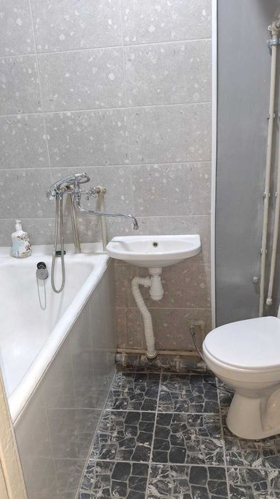 продам 1 комн на Бочарова  19 999  у.е