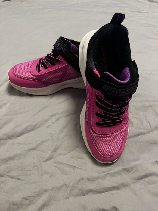 Кросівки  Skechers для дівчинки 33