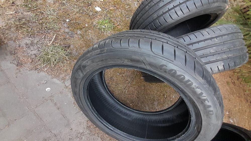 Opony letnie 215 45 17