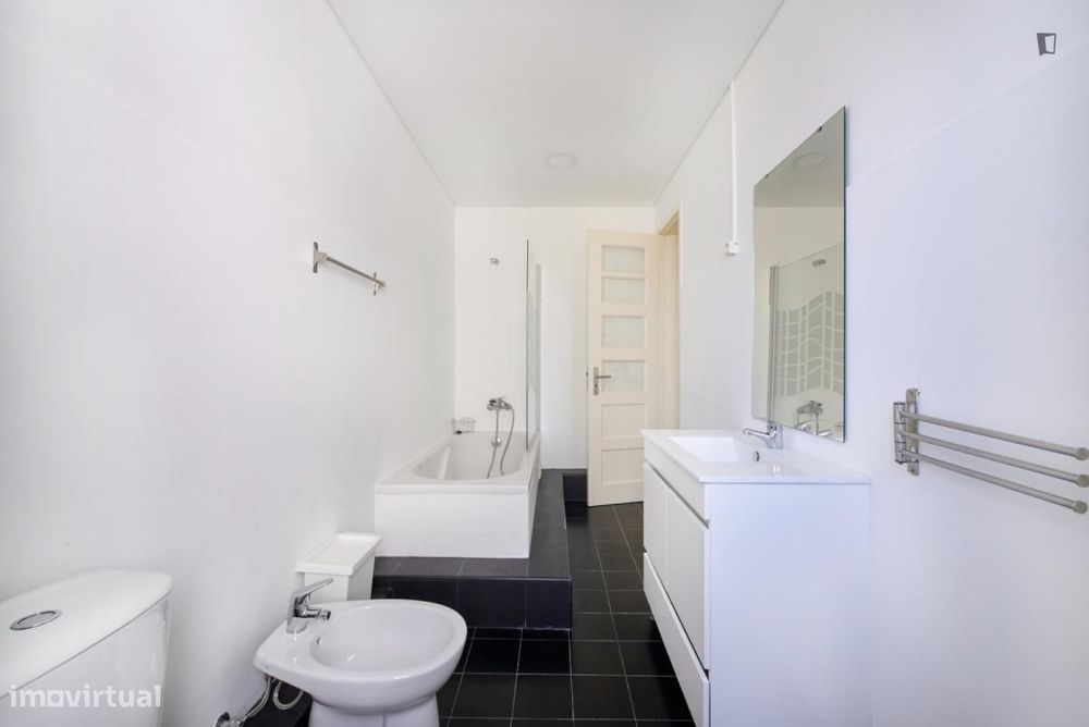 Quarto - localizado em Alameda Lisbon