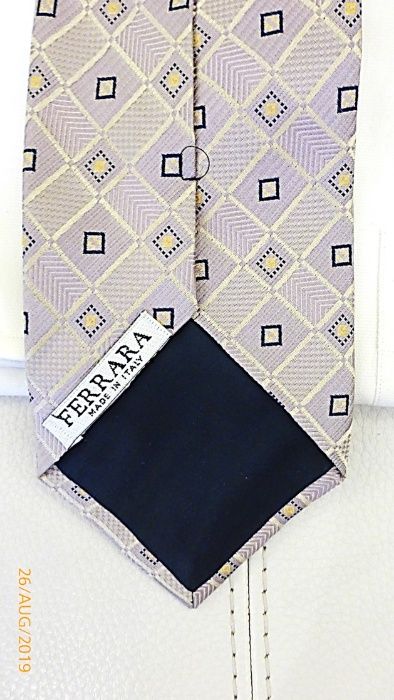 Gravatas de seda novas Preço é para UMA gravata