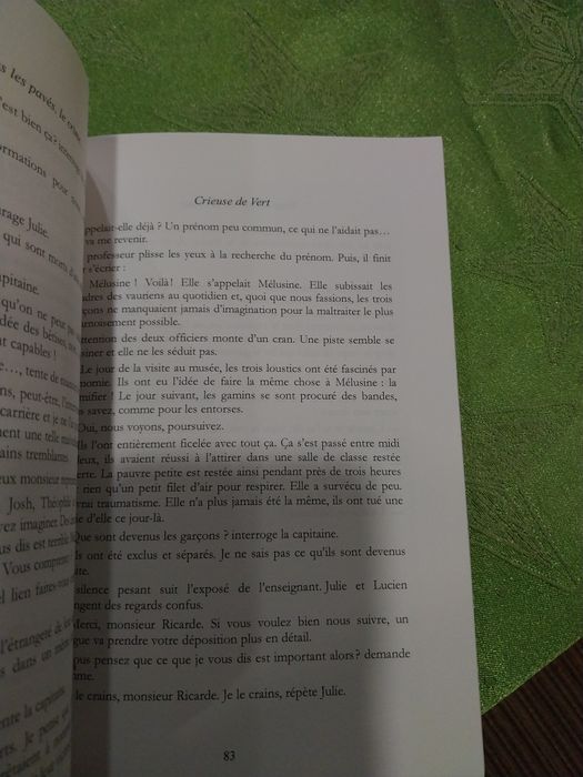 Sous les pavés, le crime. Portes incluídos em correio editorial