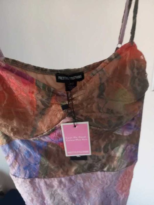 Sukienka długa koronkowa PrettyLittleThing