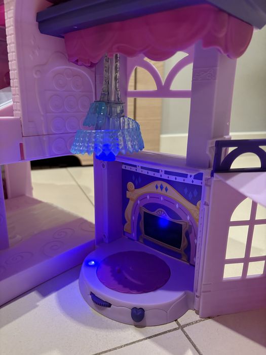 My Little Pony, Magiczna szkoła przyjaźni, zamek