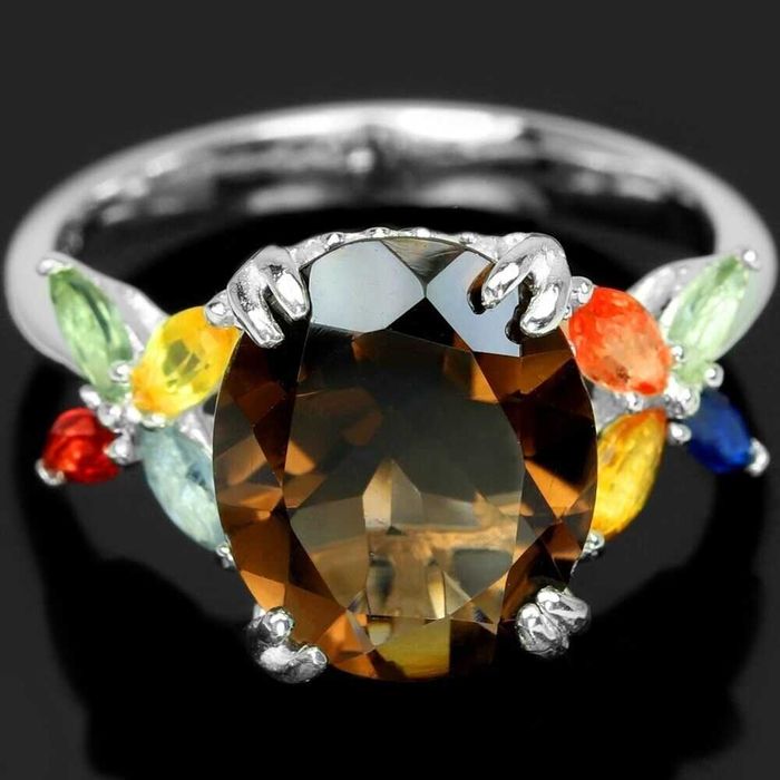 Серебряное кольцо с дымчатым кварцем и цветным сапфиром.Размер 17.75