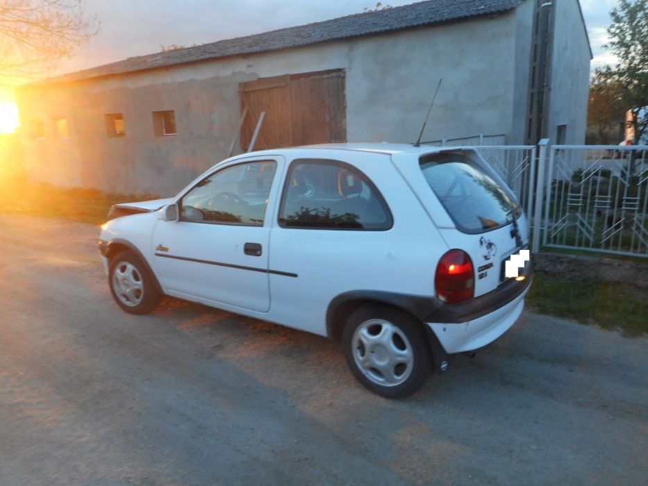 Opel Corsa B,1,2 benzyna,biały,na części,3 drzwi,alumy