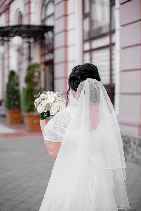 Весільна сукня з блискітками