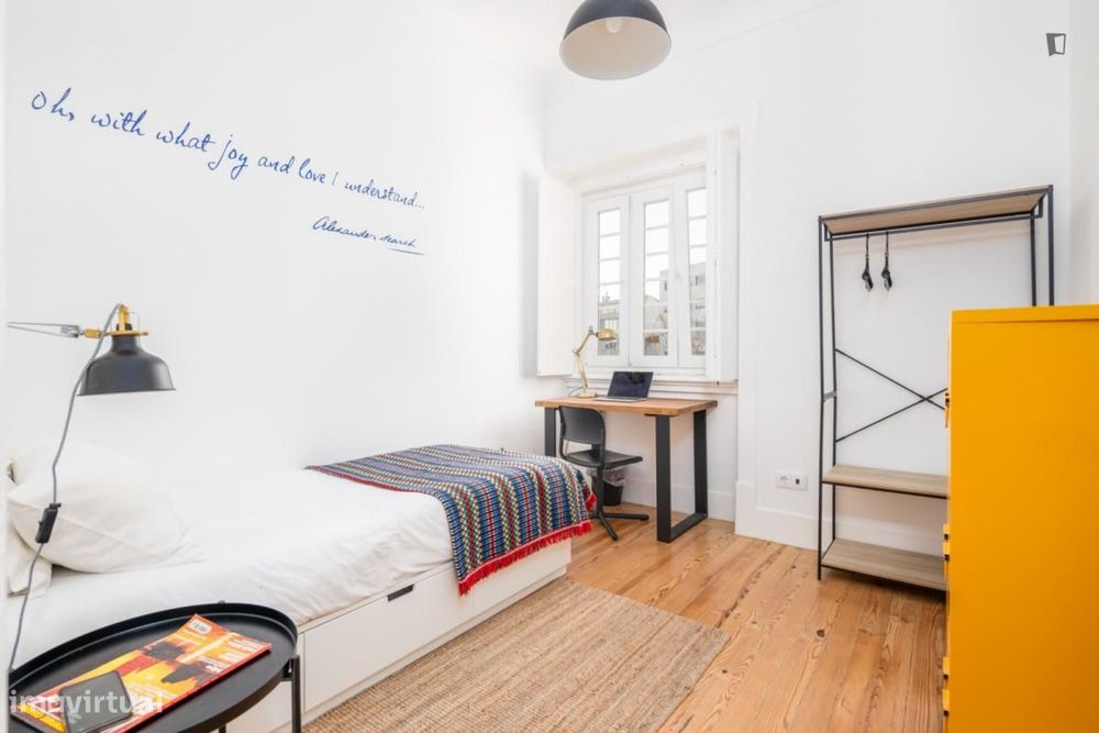 Quarto - localizado em Amoreiras Lisbon