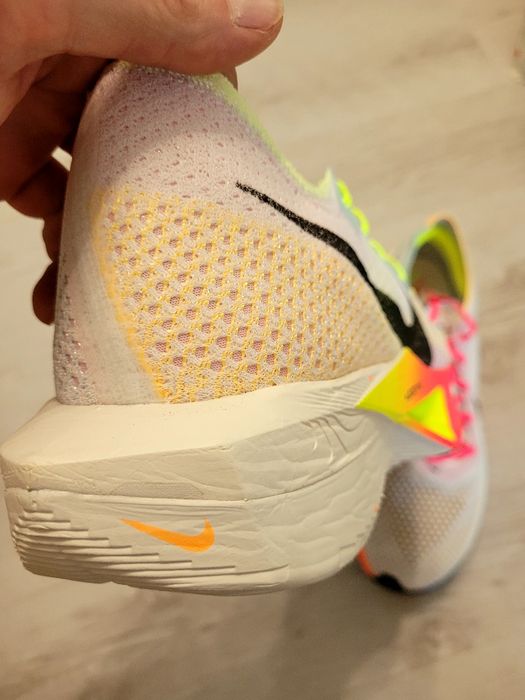 Кроссовки NIKE ZoomX Vaporfly NEXT % 3 нові original