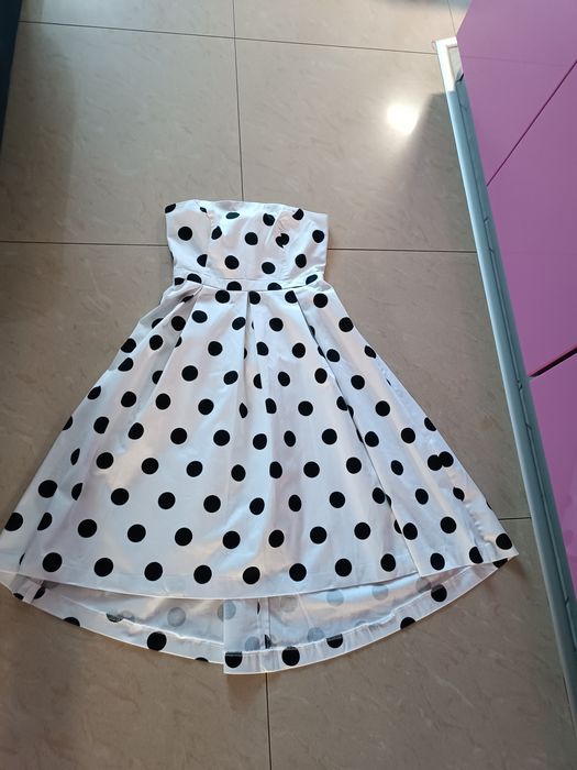 Sukienka w grochy firmy mohito