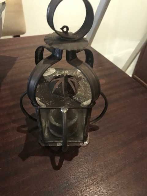 Lanterna pequena antiga