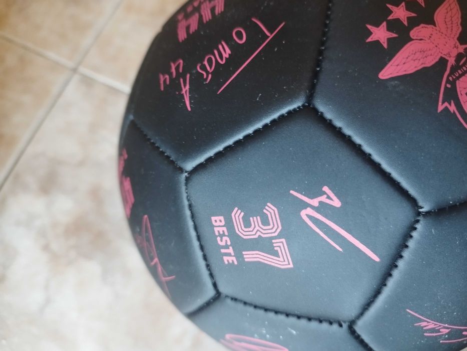 Bola oficial do Benfica, autografada, nova