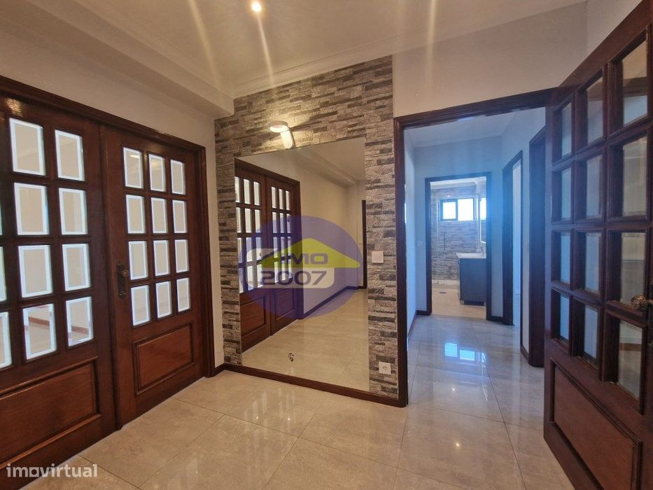 Apartamento T3 em Paços de Brandão