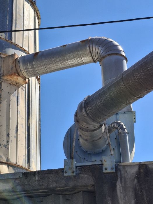 Silo Industrial de Alta Performance com Sistema de Exaustão Integrado