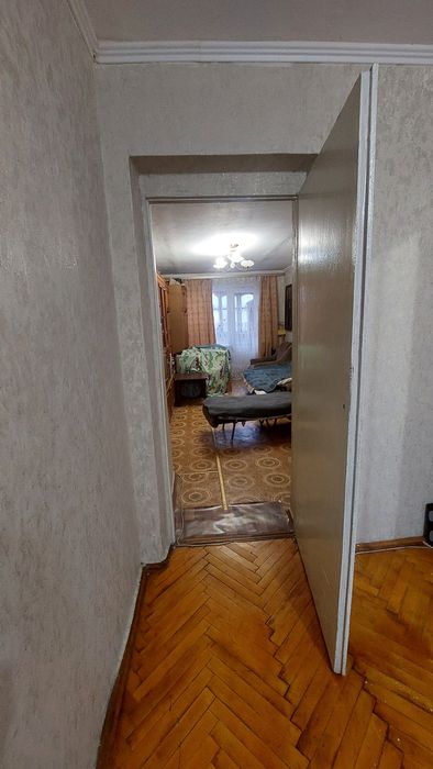 Продам 2-кімнатну квартиру. Вул.Стависька,33.