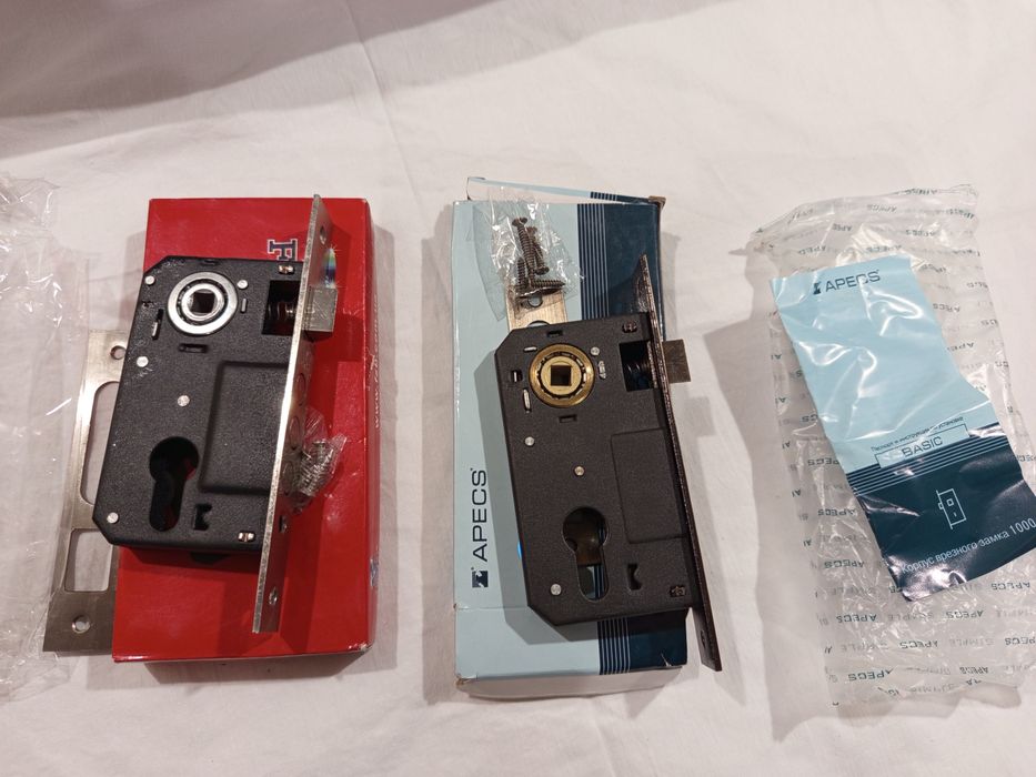 Замки для дверей врізні механічні