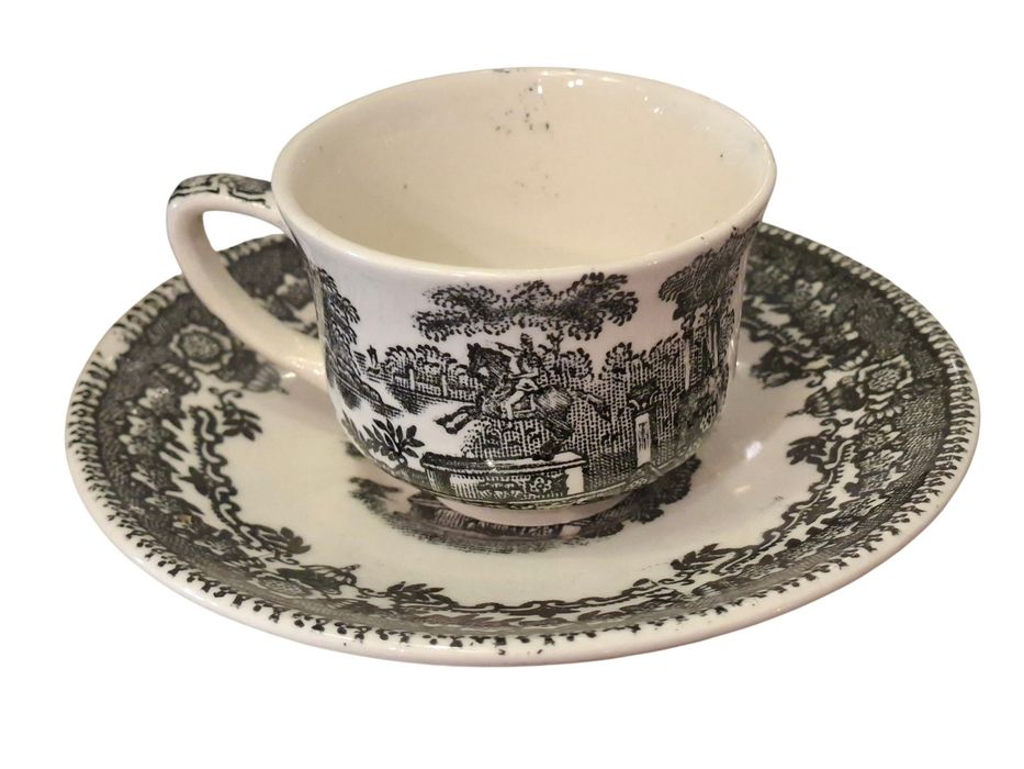 Chávena antiga de café da antiga fábrica de loiça de Sacavém