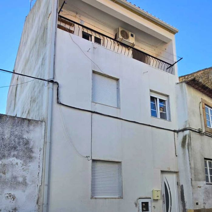 Moradia T4 - c/área para Reconstrução – Oportunidade