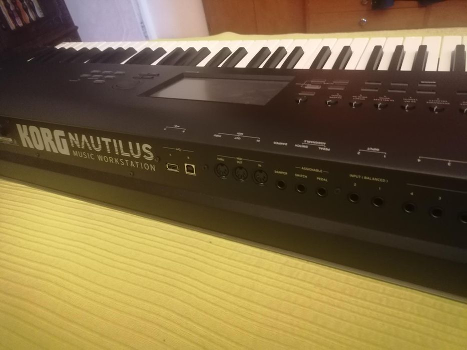Sintetizador Korg Nautilus 73 como novo