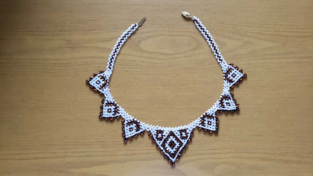 Ожерелье из бисера красное