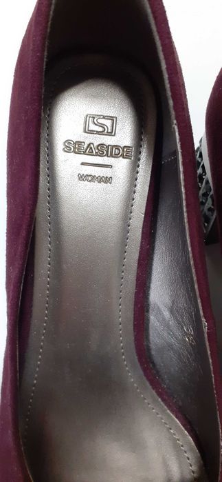 Sapatos Elegantes de Camurça c/ aplique de brilhantes