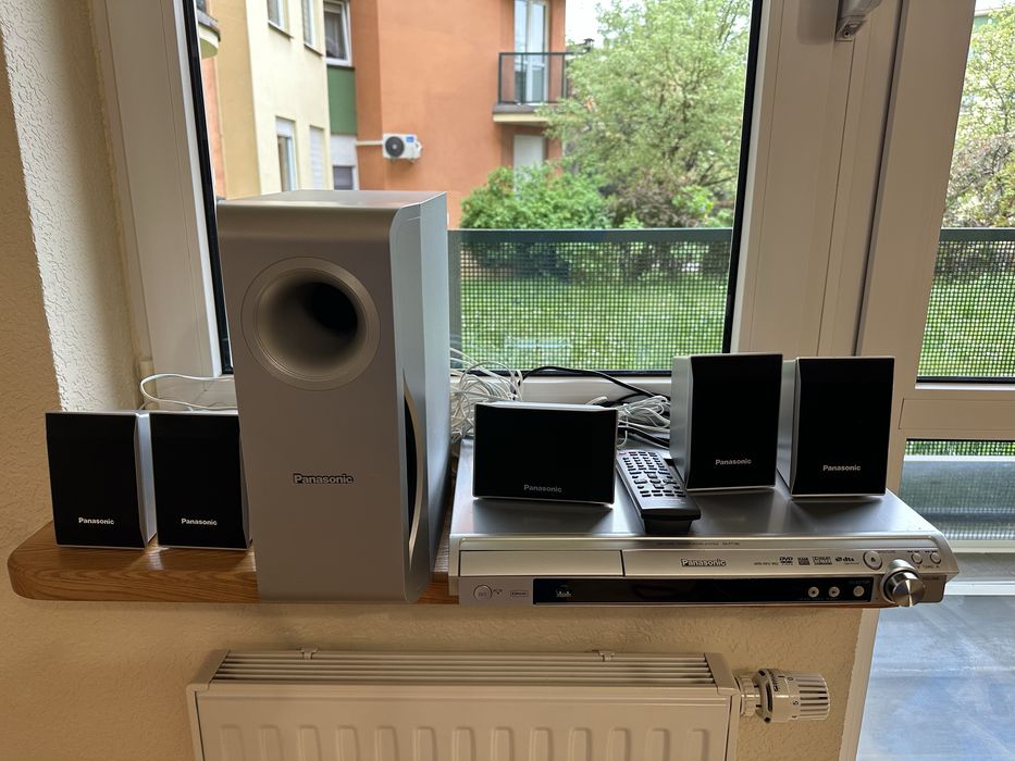 Zestaw kina domowego z odtwarzaczem DVD Panasonic PT160E