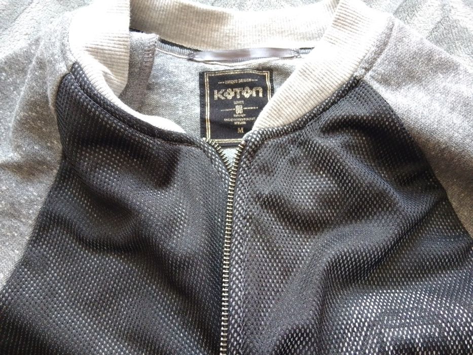 Бомбер на хлопця 13-14 років.