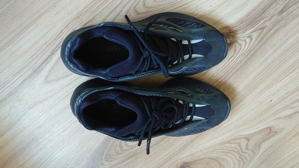 Yeezy 700 V3 Alvah