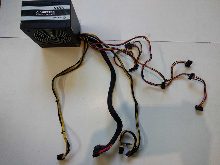 Блок питания Chieftec GPS-550A8,  APFC, 12cm кулер