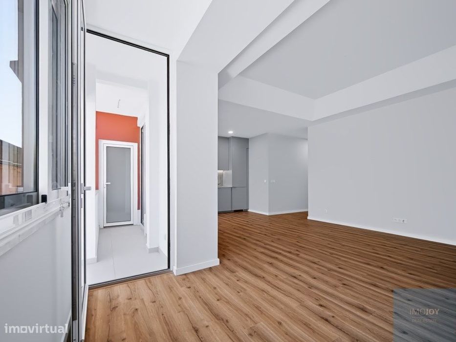 Apartamento T2 Remodelado com Terraço Privativo na Ajuda em Lisboa