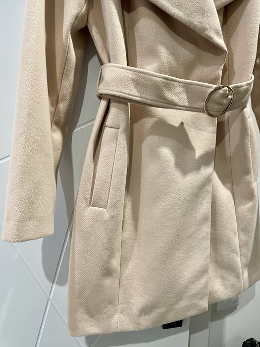 Пальто бежеве жіноче на кнопках під пояс (розмір 10/s)