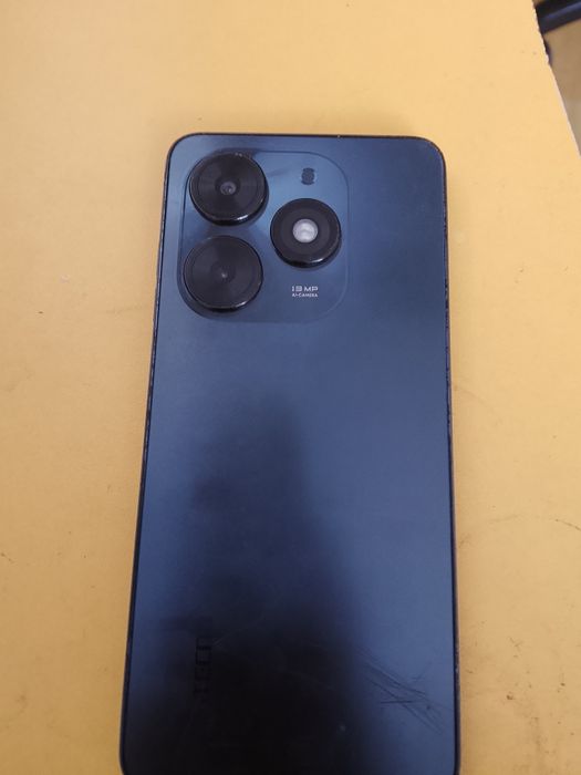 Телефон Tecno spark 2024