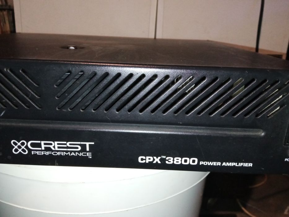 Amplificador crest áudio  3800