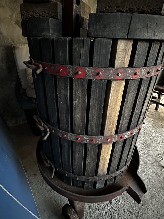 Prensa de uvas manual