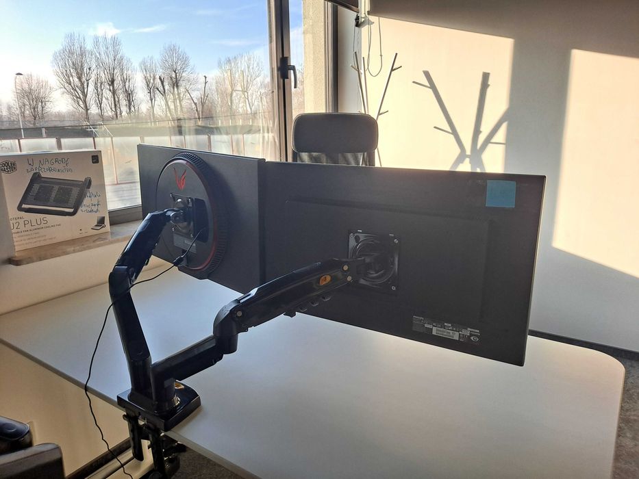 Zestawy monitorów na uchwycie do biurka: 2x Iiyama lub LG + Philips