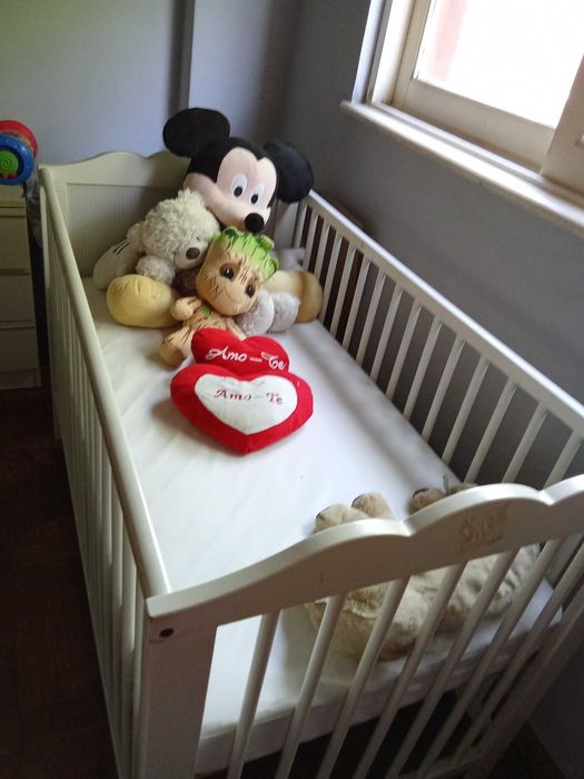 Berço de bebe usado mas novo