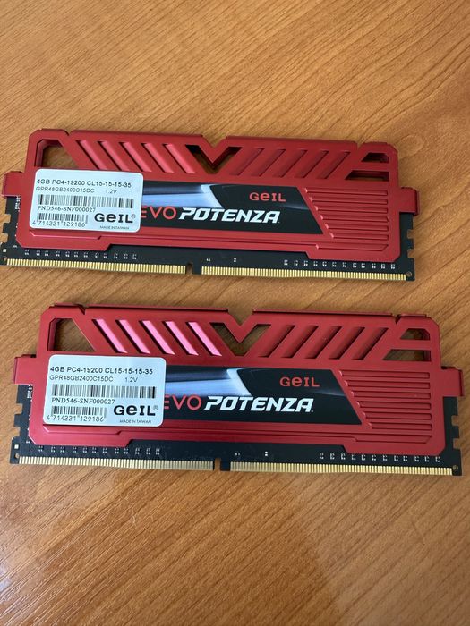 Оперативна память DDR4 2400 2 по 4 Gb в радіаторах