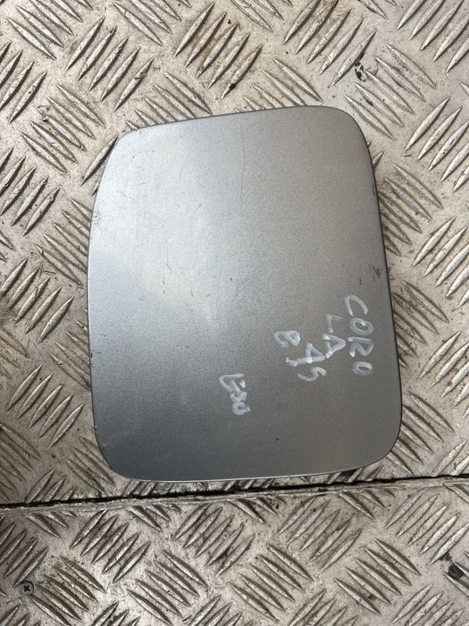 Лючок бензобака corolla e90