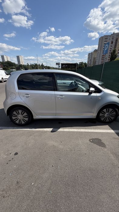 Volkswagen UP електроаатомобіль
