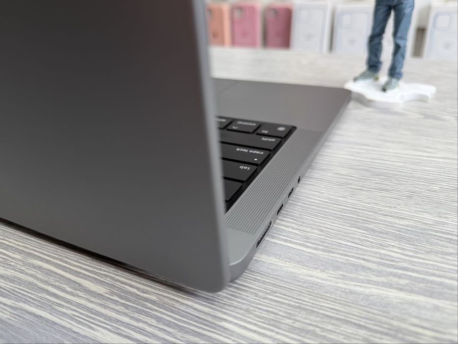 MacBook Pro 14  M1 Pro / RAM 16 / 10 CPU / 16 GPU / SSD 1 TB / Space Grey / 2021