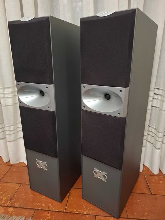 Colunas - Jamo X550